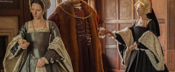 No Castelo de Hever, a estátua de Maria Bolena usa mangas de arminho.